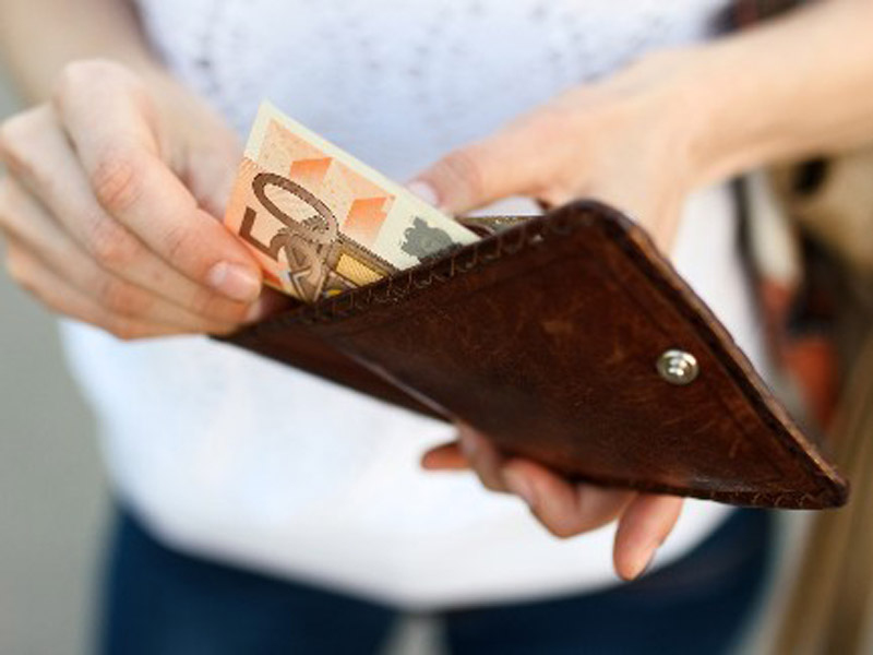 Зарплаты свыше 50 тыс. могут разрешить выплачивать наличными
